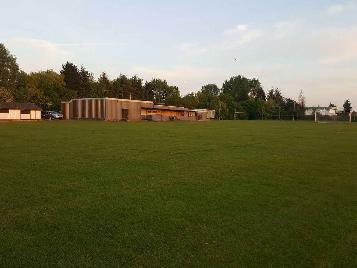 essexfootie's tweet photo. It all started well for @RayleighTFC before @Stcleresfc came alive in devastating style. They'll be a handful in Mid Essex Prem. Bye for now https://t.co/DRT6lC9Dxa