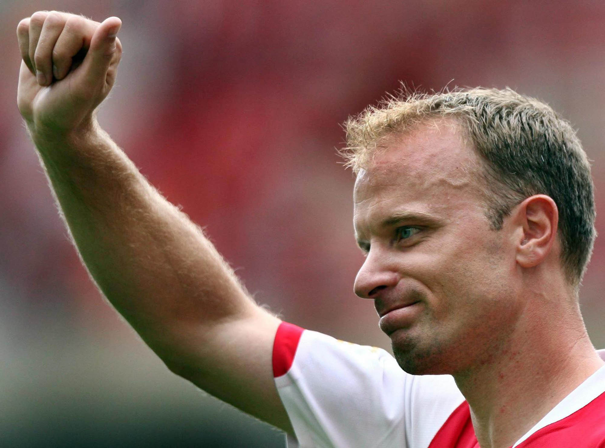 Happy birthday to and legend Dennis Bergkamp, 48 today!  