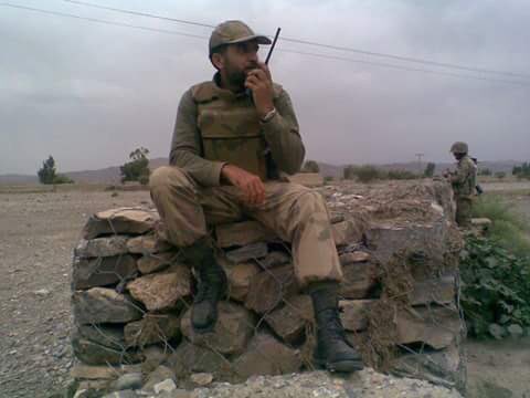 SoulessInsafian's tweet photo. @fahdkhan112 Today i feel for my Friend Captain Muneeb who martyred at the age of 25 in Wana,Tears of his Mom were not for such Cheap #Compromisers https://t.co/yVRBrBNb4O