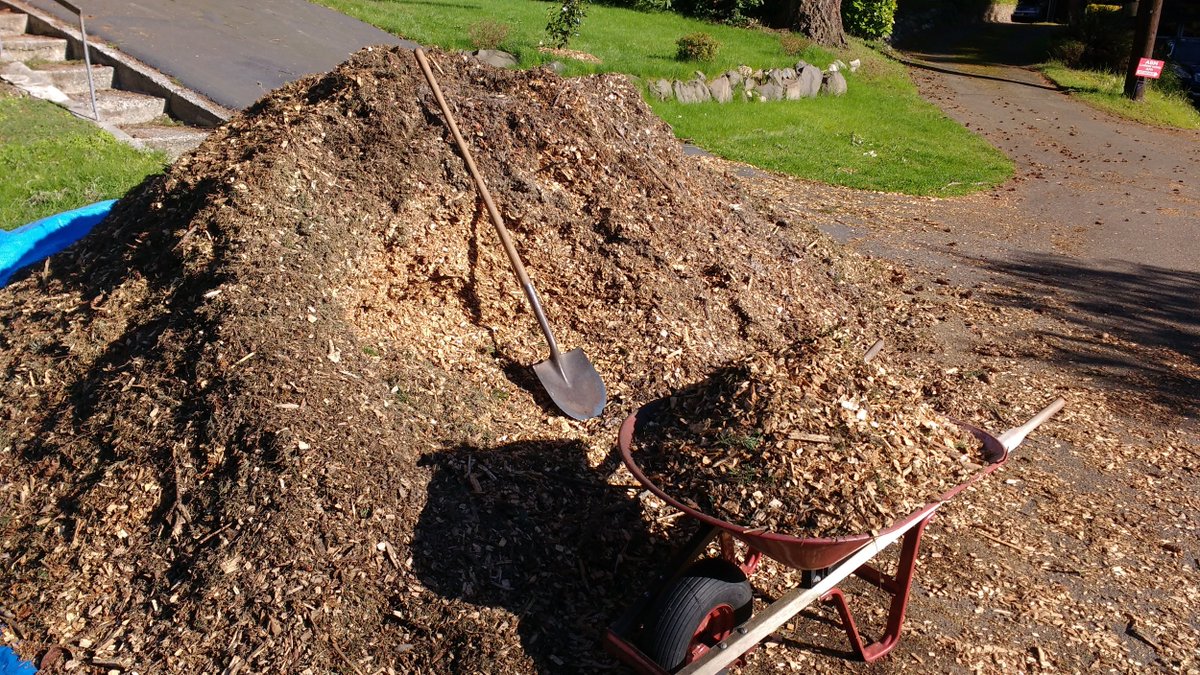 sguyenet's tweet photo. I just installed an exercise gym in front of my house. https://t.co/rqZkhvjHHT