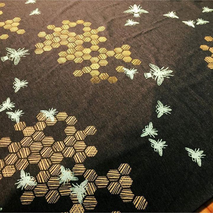 ws_boutique's tweet photo. Exciting times in the #workshopstudio brand new #silkscreen testing is underway of our #honeycomb #queenbee #bees #silkscreening #craftlife… https://t.co/qPqLWzWchC