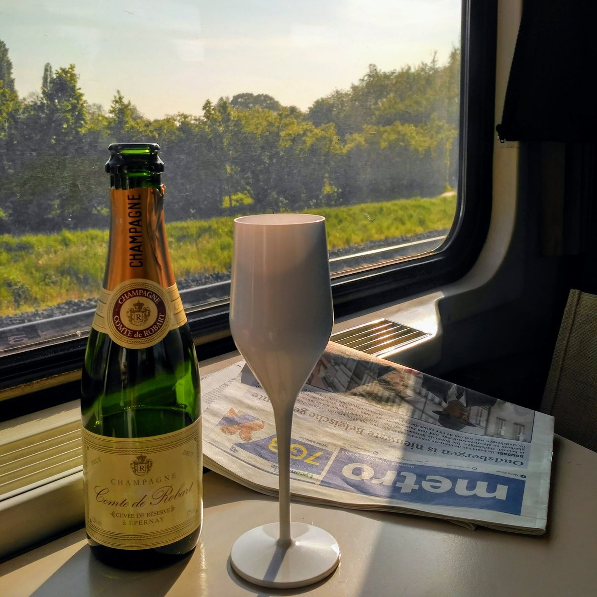 Maar de trein naar <a href="/karavaanvzw/">Karavaan</a> #travelling #7dagen7acties #mobiliteit #treinapero