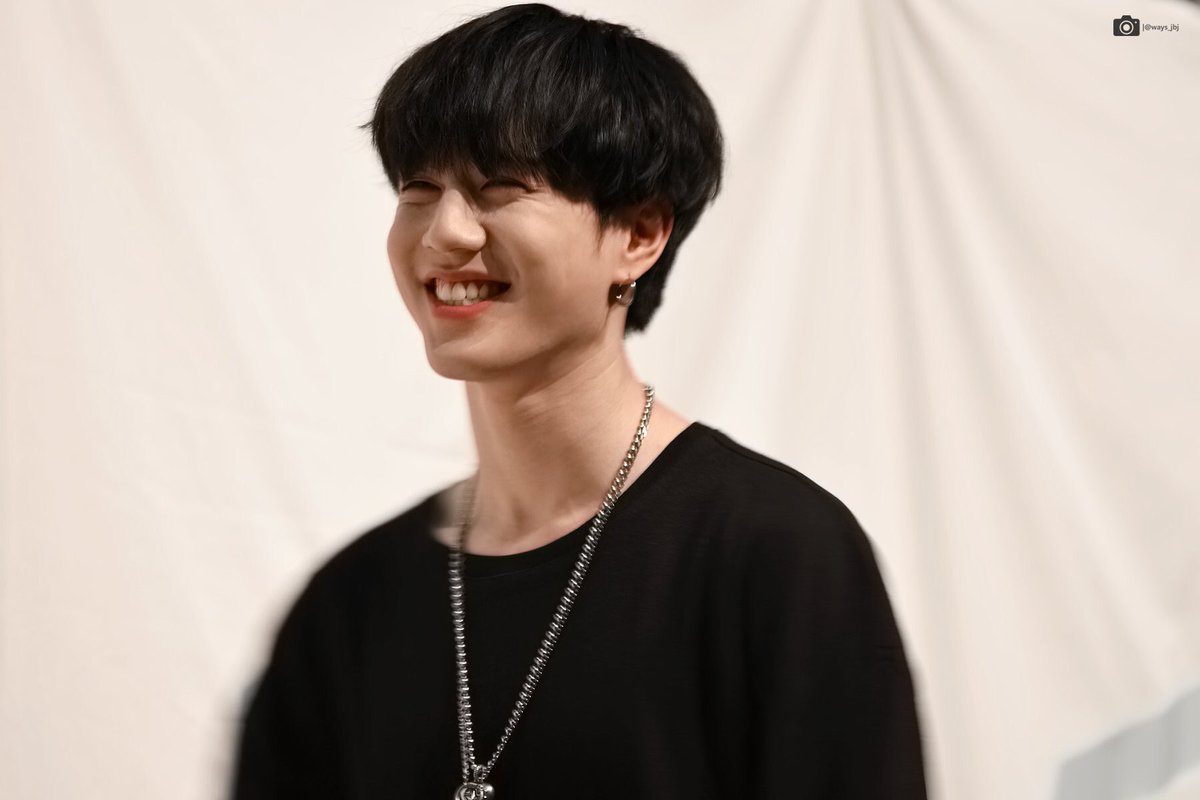Goitsvn's tweet photo. ¿Soy yo o qué? Pero siento que no existe un maknae más bonito que Yugyeom. https://t.co/brIlAw9r9o