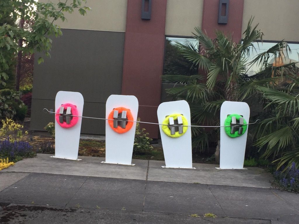 creapills's tweet photo. Cet orthodontiste a le meilleur parking à vélos du game 👌 https://t.co/TcqJrGJPj0
