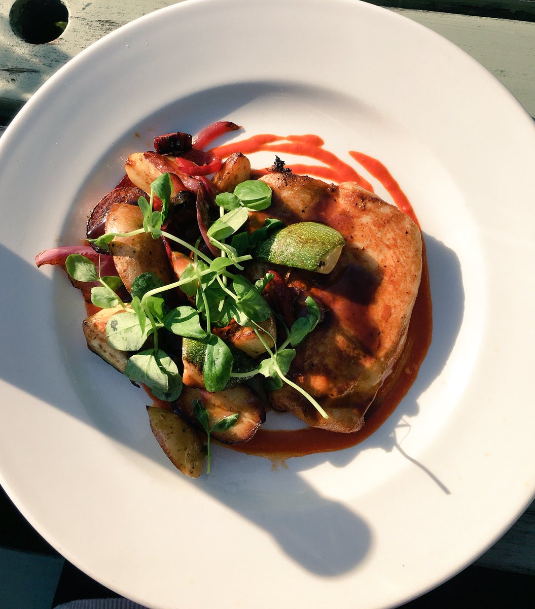 DearmanRose's tweet photo. Paprika chicken and chorizo ❤️ #foodheaven visit my blog---> https://t.co/yH1ejCmRj7