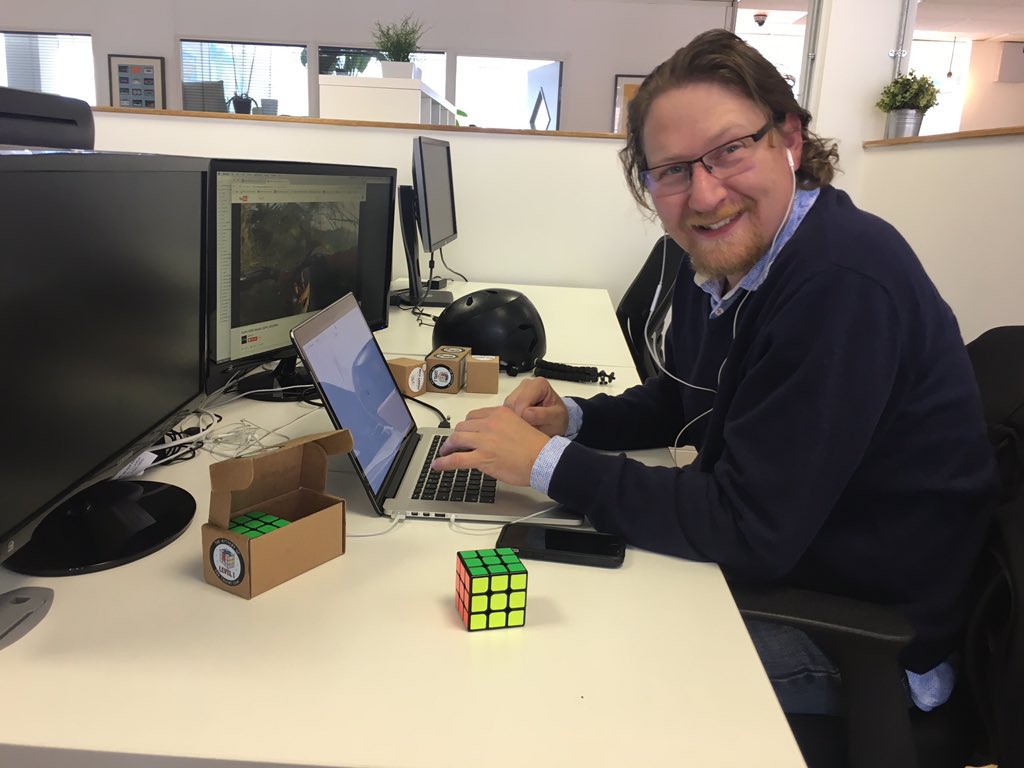 Collaboratework's tweet image. Great to have Rubrik Cube enthusiast and iT consultant at Collaborate @ClearGif