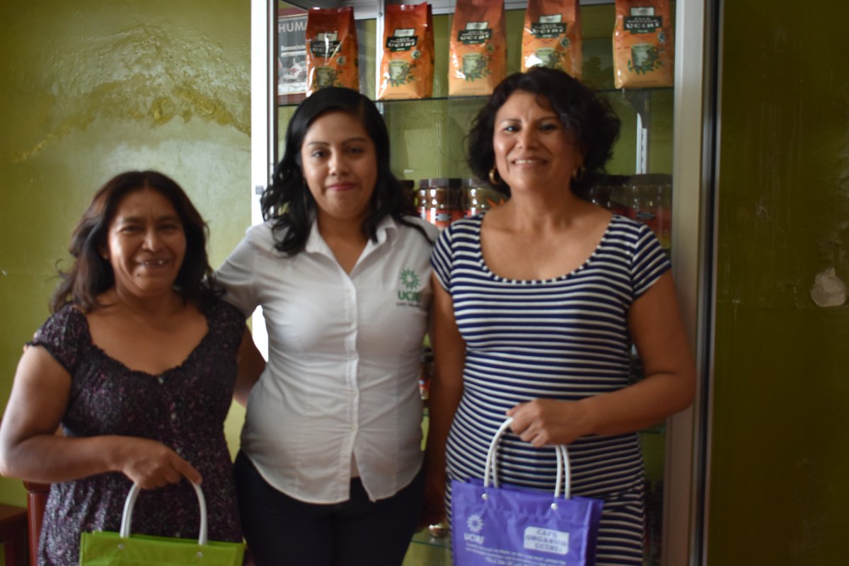 UciriCafeteros's tweet photo. Cumpliendo con las Reinas del hogar!! https://t.co/NlOHiINLWf