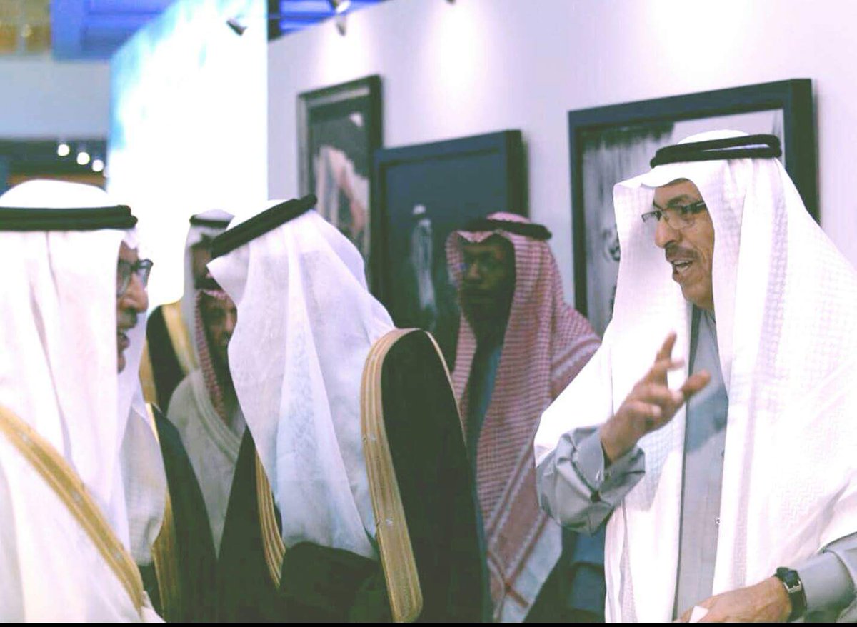 NaseerAlsamarah's tweet photo. صوره تجمعني مع سموالامير بدربن عبد المحسن  في معرضه التشكيلي المصاحب للامسية الذي شاركت به بجامعة الفيصل https://t.co/VCUjFknhNr