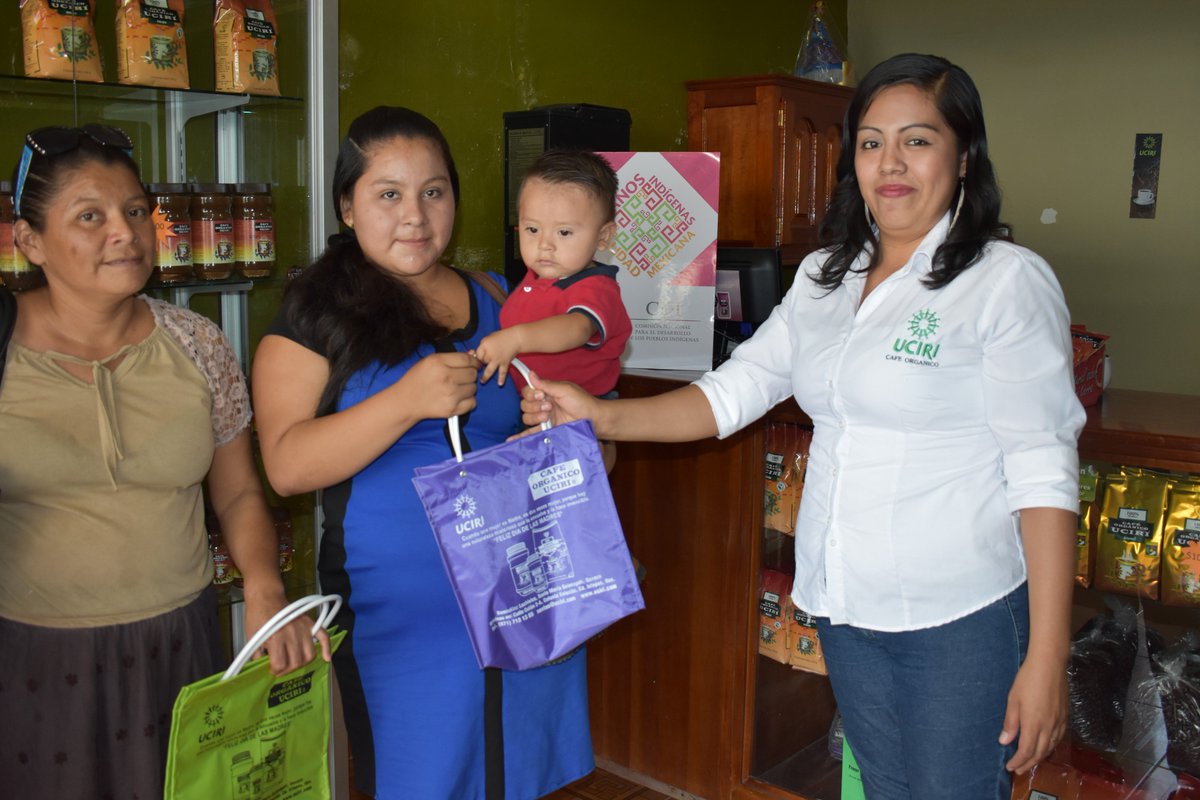 UciriCafeteros's tweet photo. Cumpliendo con las Reinas del hogar!! https://t.co/NlOHiINLWf