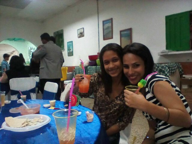 InaisBenitez's tweet photo. De fiesticaa con ella Ina&amp;Natii https://t.co/HHb7Anpkwe