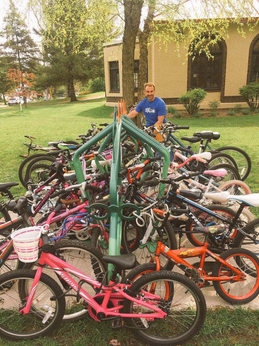 A fun morning for #WalkBikeToSchoolDay - I'm not sure if the kids or adults had more fun!