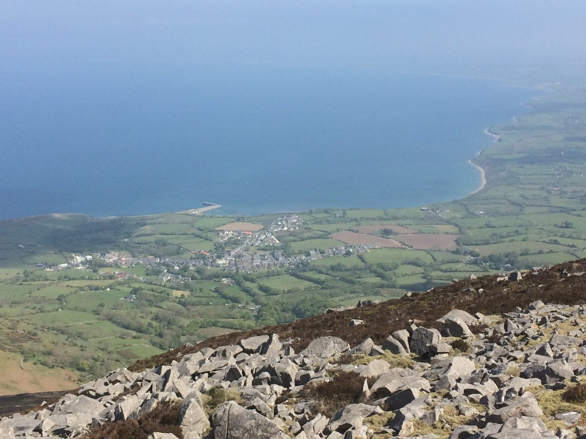GorslwydCottage's tweet image. Photos from our guests - thanks again!  Walk to Trefor via Garn Ganol/Yr Eifl - some goats on the way too! #llithfaen #walks @WalesCoastPath
