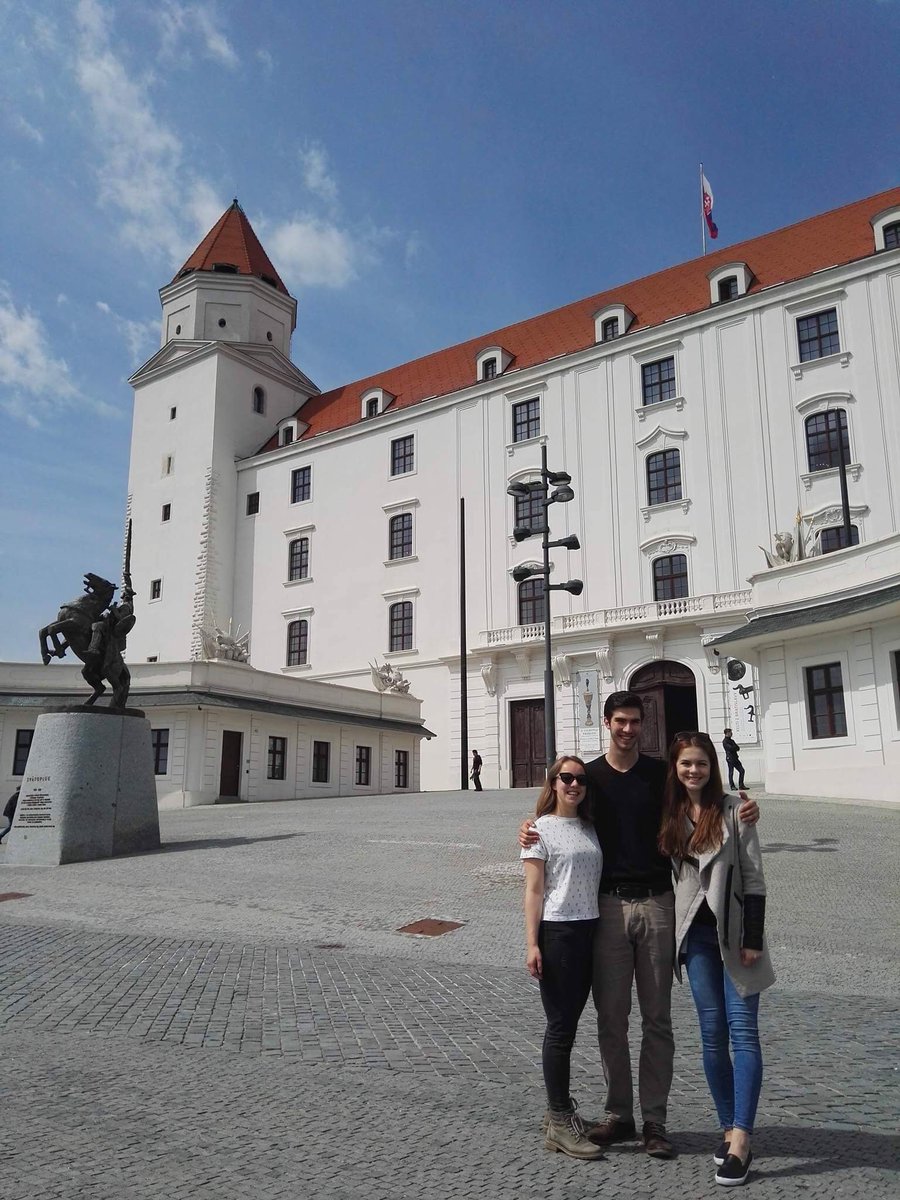 District7040YE's tweet photo. Reunion! #d7040 #family in #Wien & #Bratislava #rotary #youthexchange #weallsmileinthesamelanguage ❤️🇨🇦🇨🇭🇸🇰 https://t.co/v98jQnSdSA