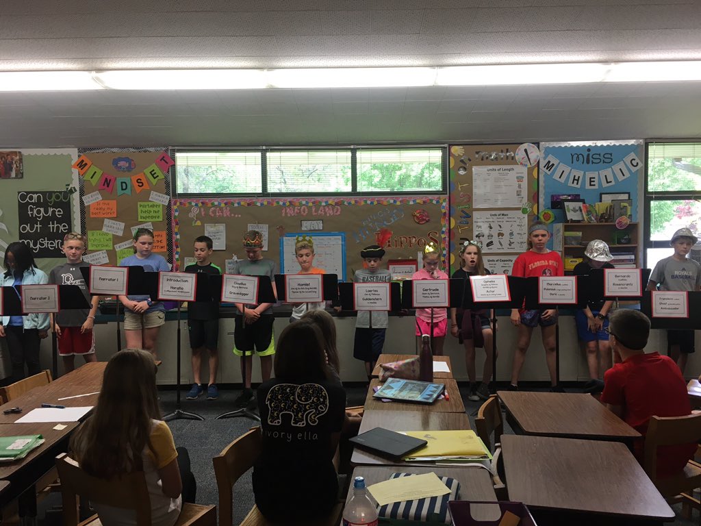 Brookwood5th's tweet photo. Our last 5th grade dress rehearsal before showtime tomorrow! #shakespearefestival #ourSMSDstory #brookwoodpride 🎭 https://t.co/l4LW2J6ouK