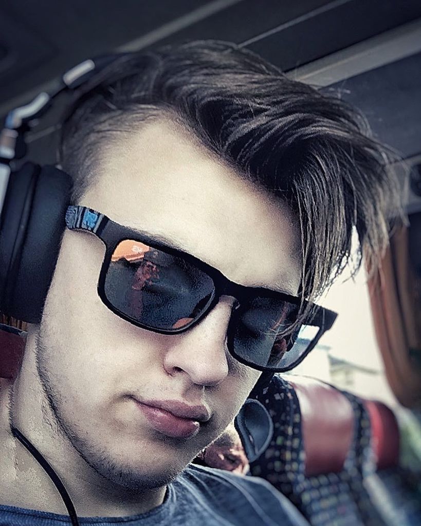 LinasMatulis1's tweet photo. #pioneer #pioneerdj @spyoptic @pioneer_djing #hairstyles #hairs #travel #trip #lithuania #vilnius #fashion #headph… https://t.co/IMFykpd21h https://t.co/p4niezvCb8