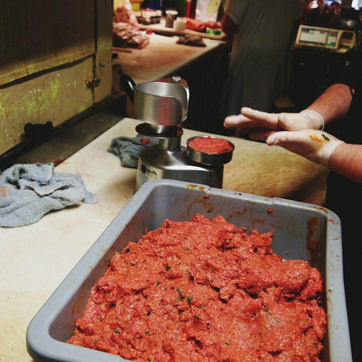 SaslovesMeatW's tweet photo. Hi #Ottawa! Perfect day to #BBQ some of our popular burgers! We're making them in store on @wellington_west! https://t.co/JCjxnU8b3w