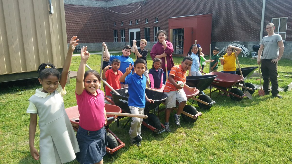 mrsaulSTEAM's tweet photo. #whitsittgreenmachine is ready to mulch the playground! https://t.co/qBqtoMaqRC