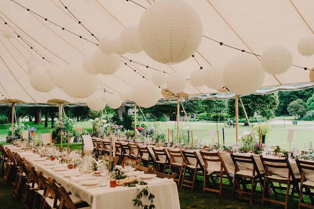 Incredible art instillations &amp; impactful greenery! Who else loves this Sperry styling?! #weddinghour <a href="/WeddingAffair/">The Wedding Affair</a>