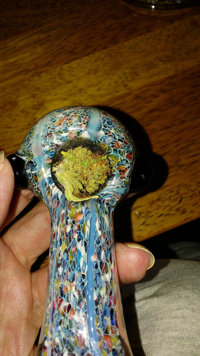 Hippie_of_Love's tweet photo. Kief topped bowl. Your hit💨💨💨💨 https://t.co/YOeWy7fm5w