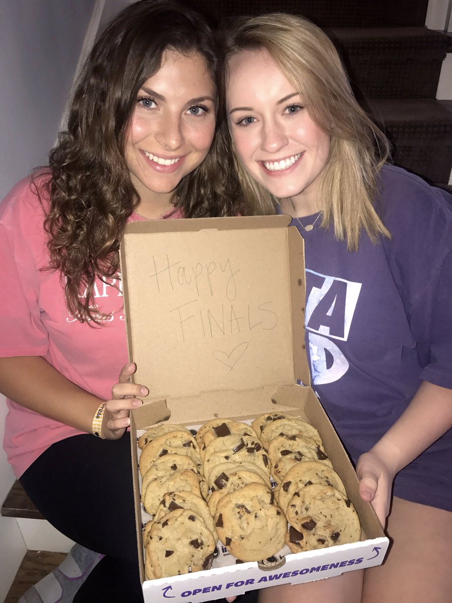 torimarietyler's tweet photo. These girls are some Smart COOKIES🍪💚 #techKD https://t.co/lE4KBCsAnS