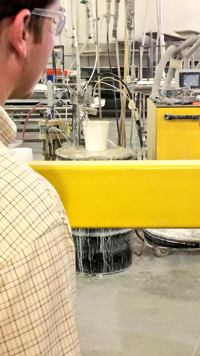 _AlecHarmon_'s tweet photo. Cool to see our guys putting some of @mvpind 's products to work on the 2017 Sea Ray Cruisers! #SuhweetBoats #ClosedMolding #GelCoat https://t.co/llP8j0XLyL