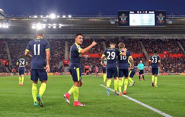 Arsenal_FC_es's tweet photo. GRAN VICTORIA COMO VISITANTE #COYG 💪🏻 https://t.co/9EZHc49NiC