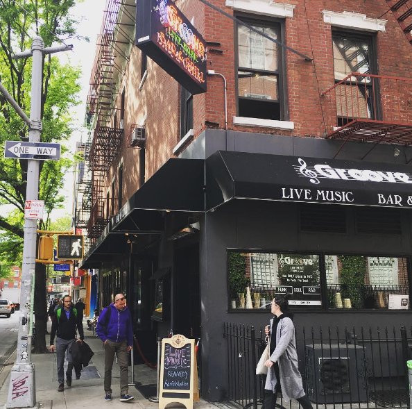 clubgroovenyc's tweet photo. 🌺Beautiful afternoon here in the village! The Kennedy Administration is on tonight at 9pm! #clubgroove #nyc #livemusic #greenwichvillage https://t.co/he3UHDWTXy