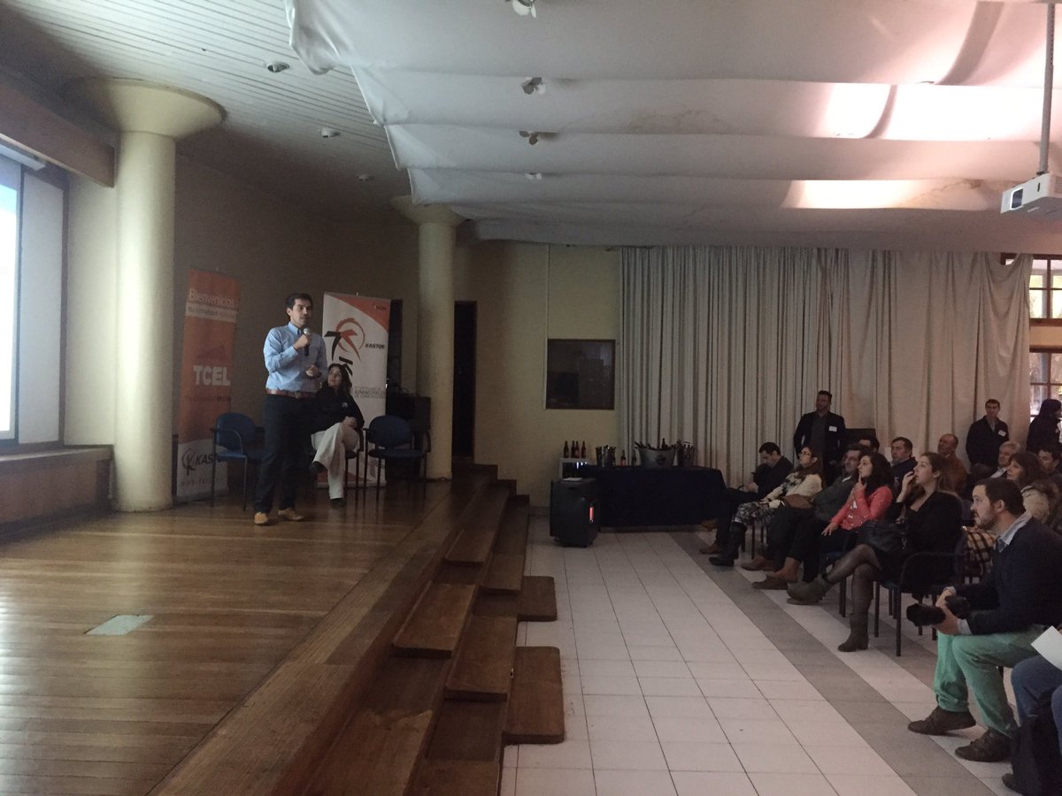 SoftwareKastor's tweet photo. Matias Vega Gerente Comercial Distribuidora Caleu presentando la Integración del Carro de Solicitudes de compra en Kastor. #kastorday https://t.co/ZGPKhf9gkH