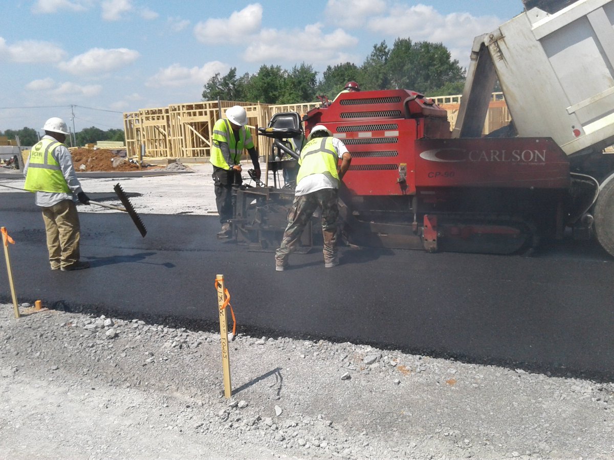 TNcrownpaving's tweet photo. Hot asphalt on the Springfield Apartments- new 270 unit complex in Murfreesboro #TNhousing #asphalt #parkinglot #parkinglotconstruction https://t.co/MgDqjfNsKS