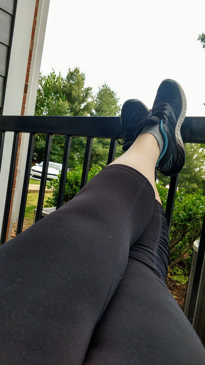 carleyhouserNNP's tweet photo. When you get home from your workout and just need to sit outside and get some vitamin D. #NightShiftProbs #WhiteAsHell https://t.co/oeNn1NO0Tu