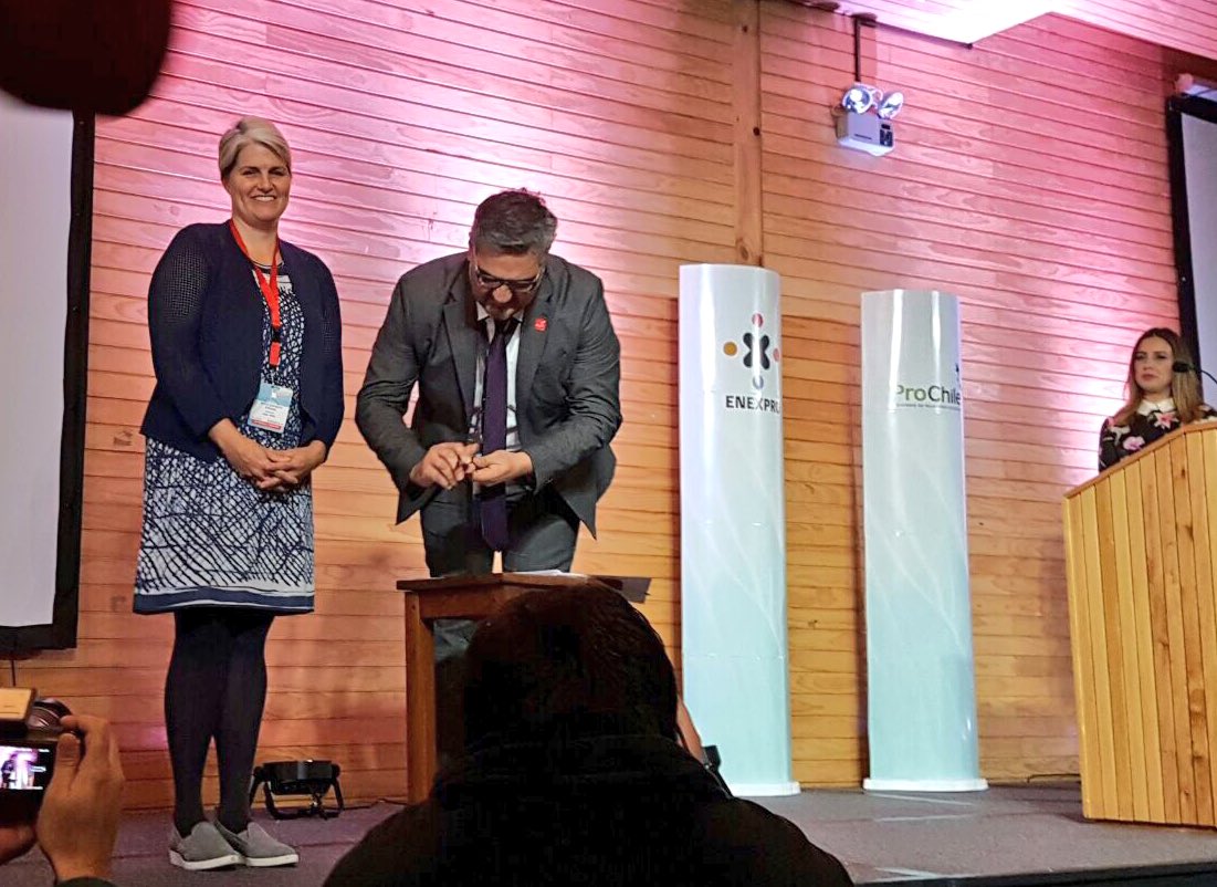 ProChile's tweet image. Dir. @ABuvinic firmó convenio con la plataforma más importante de alimentos gourmet de Estados Unidos #iGourmet → bit.ly/2iGourmet