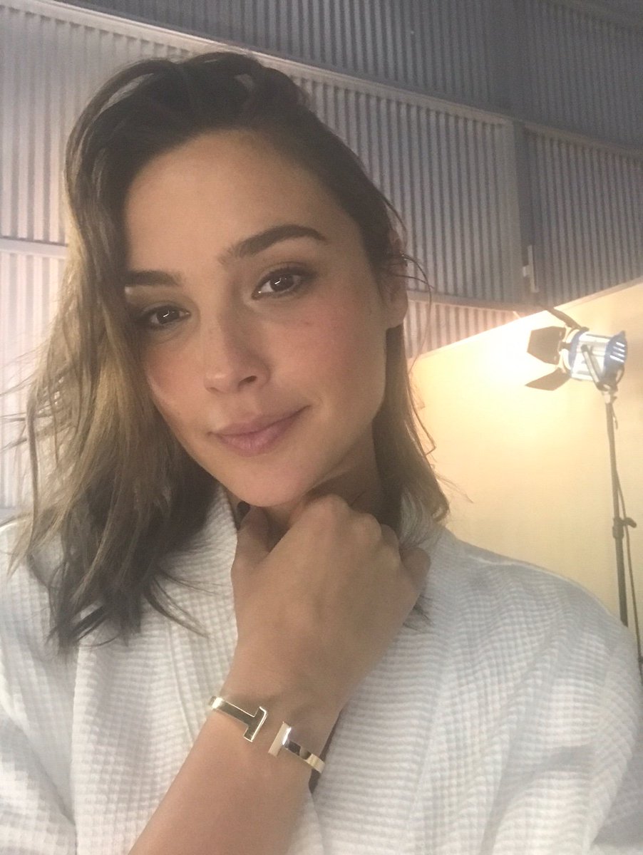 Uzivatel Gal Gadot Na Twitteru A Very Special Early Mother S Day Treat Thx To Tiffanyandco Always Love Working With Them Tiffanyt Tiffany Tiffanyandco Sponsored Https T Co Ujezum4zhx