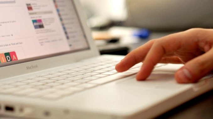 TecnoeducaCL's tweet photo. 7 consejos para que mamá navegue en línea de forma segura https://t.co/YbDbhCSLqL vía @Tecnoeducacl @KasperskyLatino https://t.co/7FszKip0OE