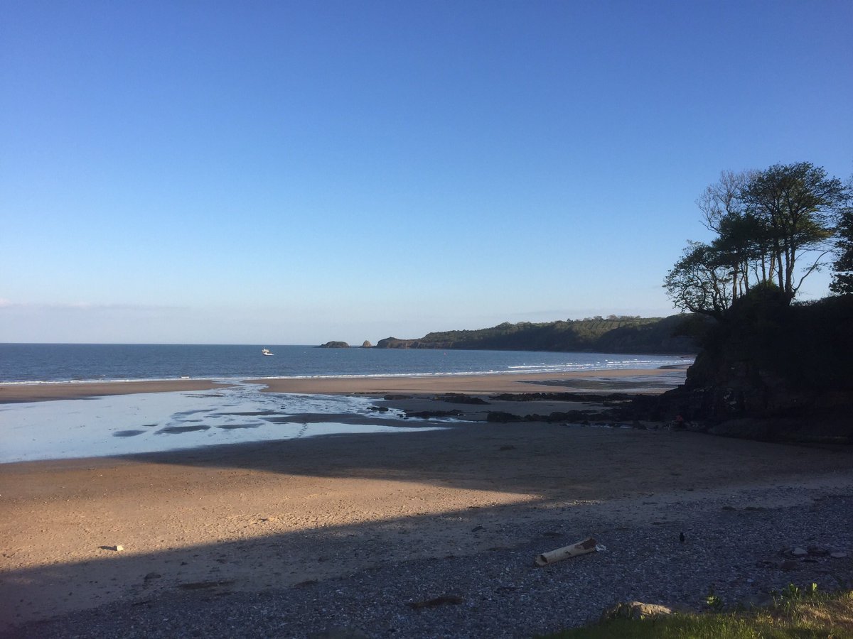 Pembsbandb's tweet photo. Another glorious day at #Pembrokeshire Farm #BandB. We hv incredible reviews so do come &amp; stay #Wales #booknow #holidays #weekendo @sawdays https://t.co/Z5bopeOIon