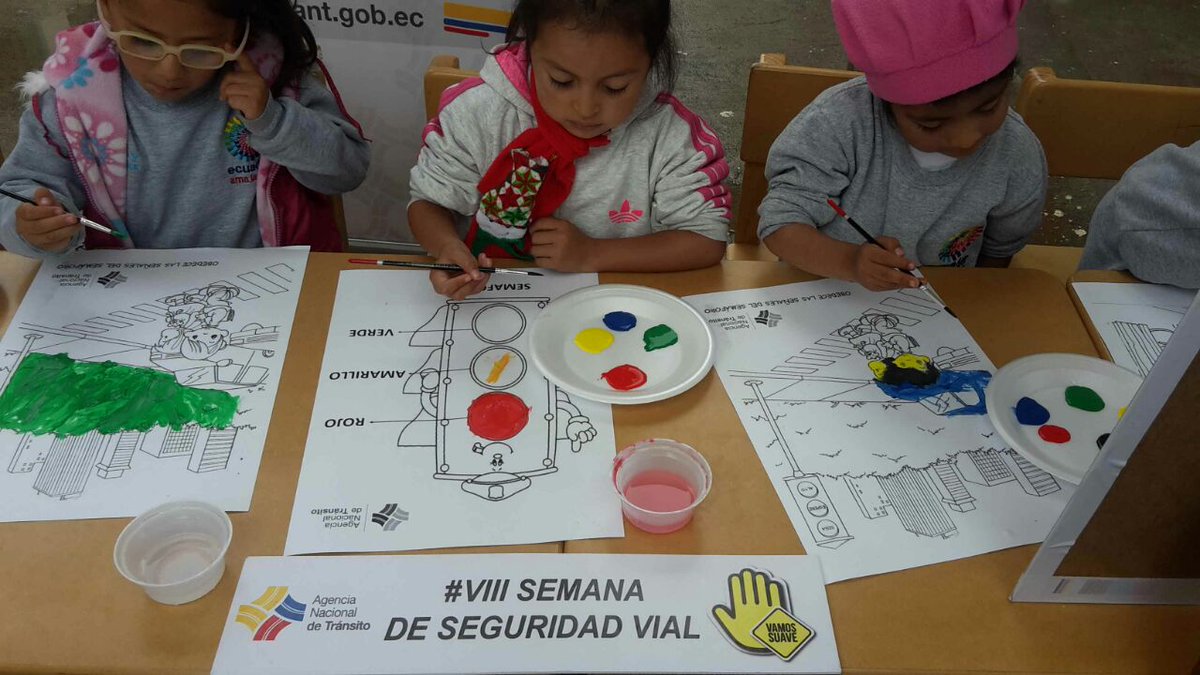 Andres_Salas87's tweet photo. Llevamos nuestro mensaje de #EducacionVial a los mas pequeñitos. Hoy en la U.E. #Pimampiro.

#VIIISemanaDeSeguridadVial 

#VamosSuave 🤚 https://t.co/F6NViWY28u