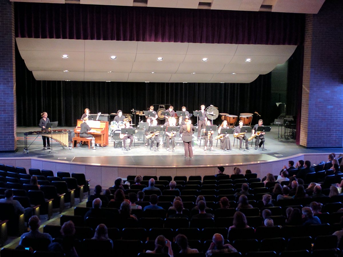 Ridgeview_HS's tweet photo. RV Wind Ensemble &amp; Jazz Band tuning up before Friday #StateBandChampionships #MakingBeautifulMusic #BandRocks #GoRavens https://t.co/5GUuyCTC52