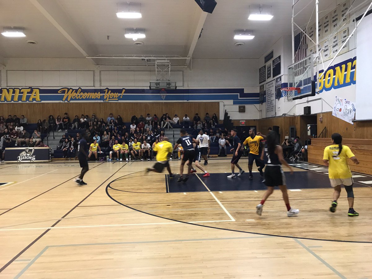 BVHS_ASB's tweet photo. Seniors vs. Staff Game 🏀CONGRATS TO THE STAFF FOR THE WIN 💪🏼👏🏼👏🏼 https://t.co/Jq7A9iWyjB