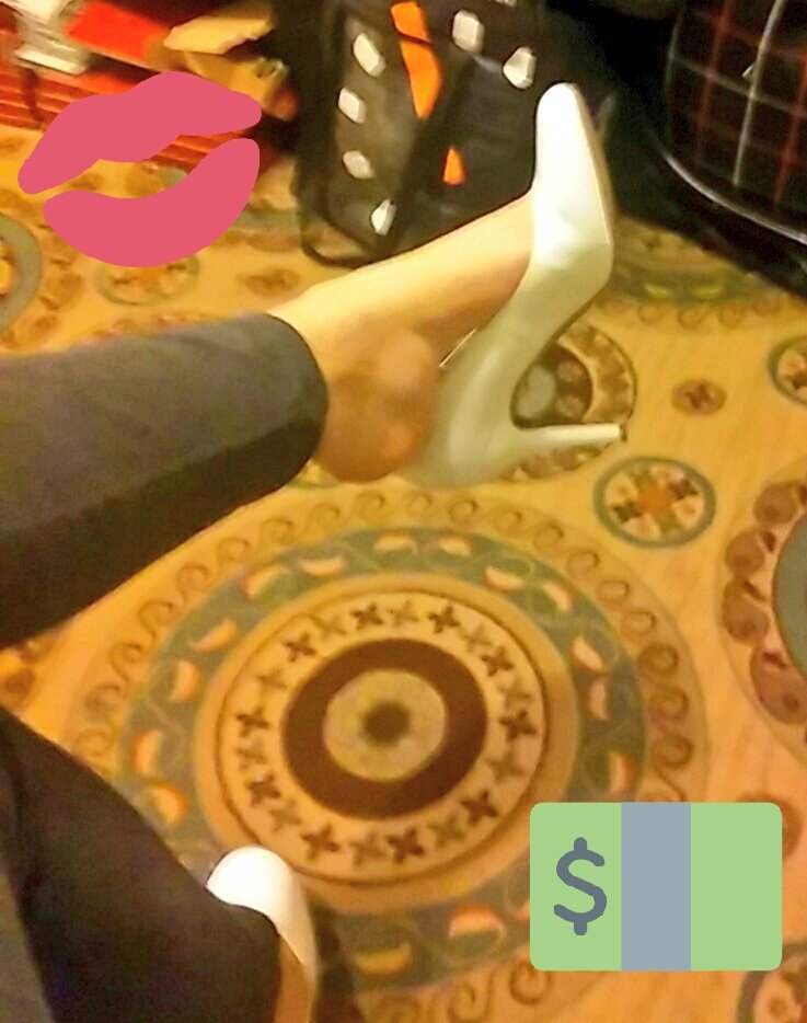 JessieMaeBarbie's tweet photo. 👑💋💵👠For A #footworship Session. #paypiggy #Skype #pay2play #pay2view #tribute #slave #clips #findomme  #footstool #heelsfetish 💵👠💋👑 https://t.co/WJSH81Td9v