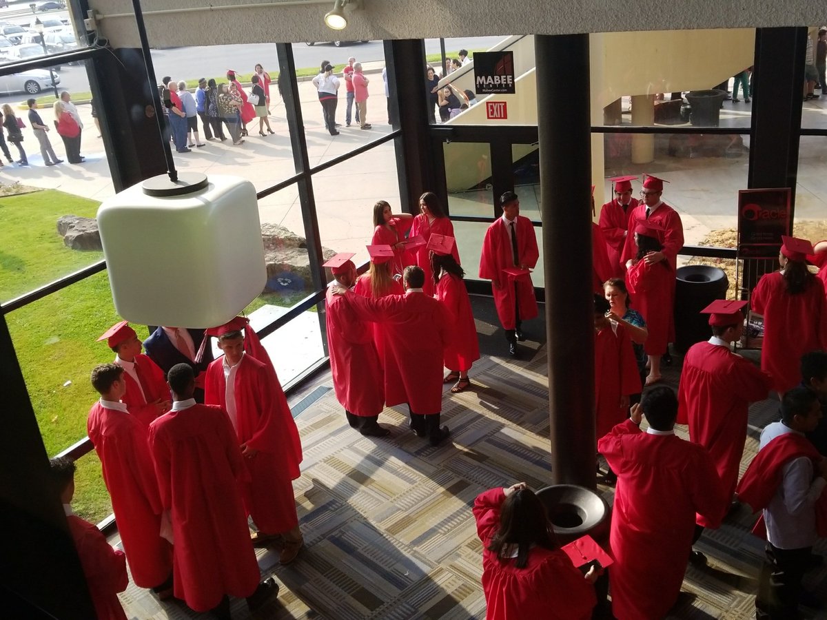 Congrats <a href="/Union2017/">Union Class of 2017</a>  @UHSstudents_ #UnionGrads <a href="/UnionHSTulsa/">Union High School</a>