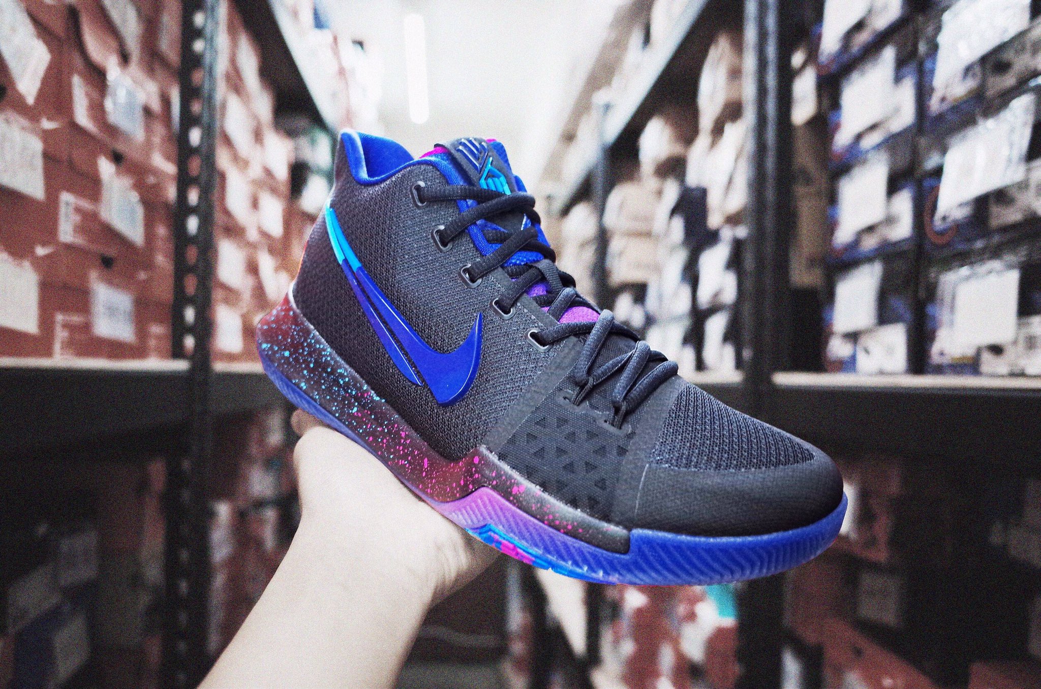 【値下げしました】kyrie 3 カイリー 25cm NIKE バッシュ 852416-001_1.jpg