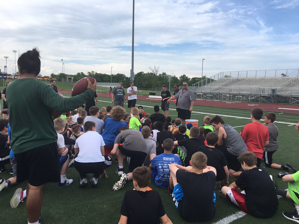 SHSFalcons's tweet photo. @Coach_Lite leads our 85+ @StaleyFootball youth football kids tonight! @Future_Falcon #FalconTradition https://t.co/rms4qPDrKd