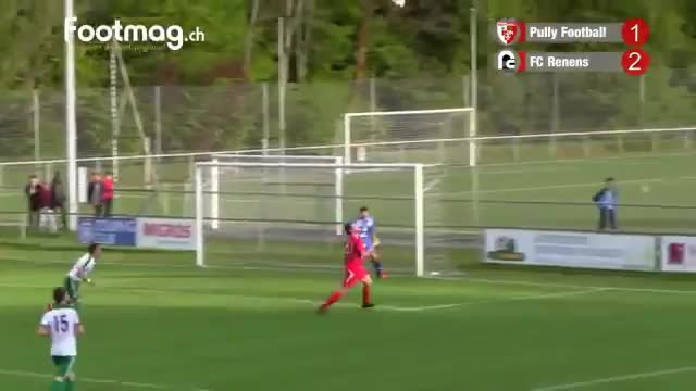 Cooperativa's tweet photo. [Video] ¿El mejor autogol en la historia? https://t.co/tWHc4OYKBu https://t.co/GgZcMc9nox
