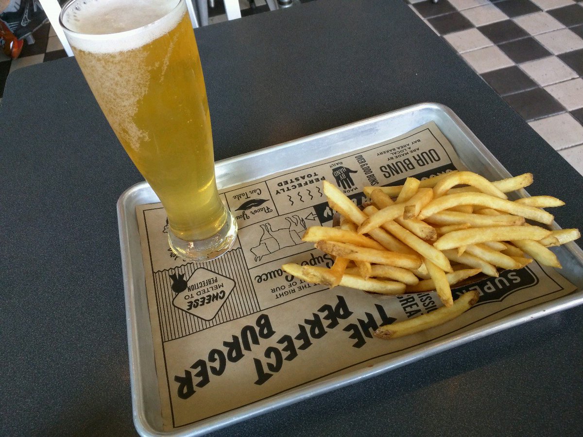 arealcoolhand's tweet photo. Free fries with a purchase of beer or wine? Yes, please! (@ Super Duper Burger) https://t.co/BN60naZ3uw https://t.co/KmLUdcWDmI