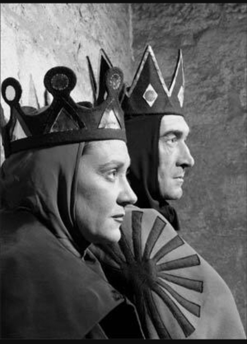 Ladyy_macbeth_'s tweet photo. #tbt to when I was queen and nothing else mattered https://t.co/9RH21XDVcp