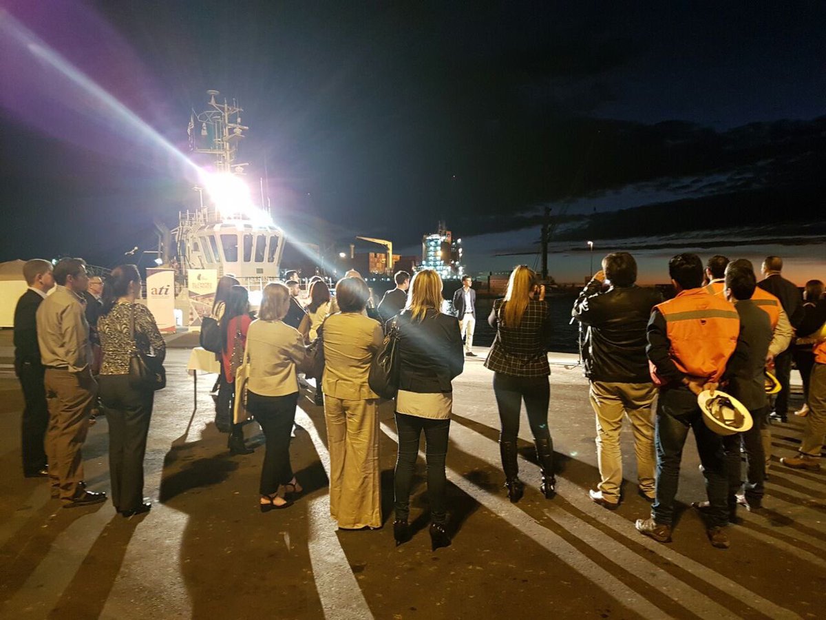 ProChile's tweet image. Autoridades del Puerto Antofagasta y Dir. @mdrojasp dan la bienvenida a importadores que ya están en la ciudad para ser parte de #Enexpro