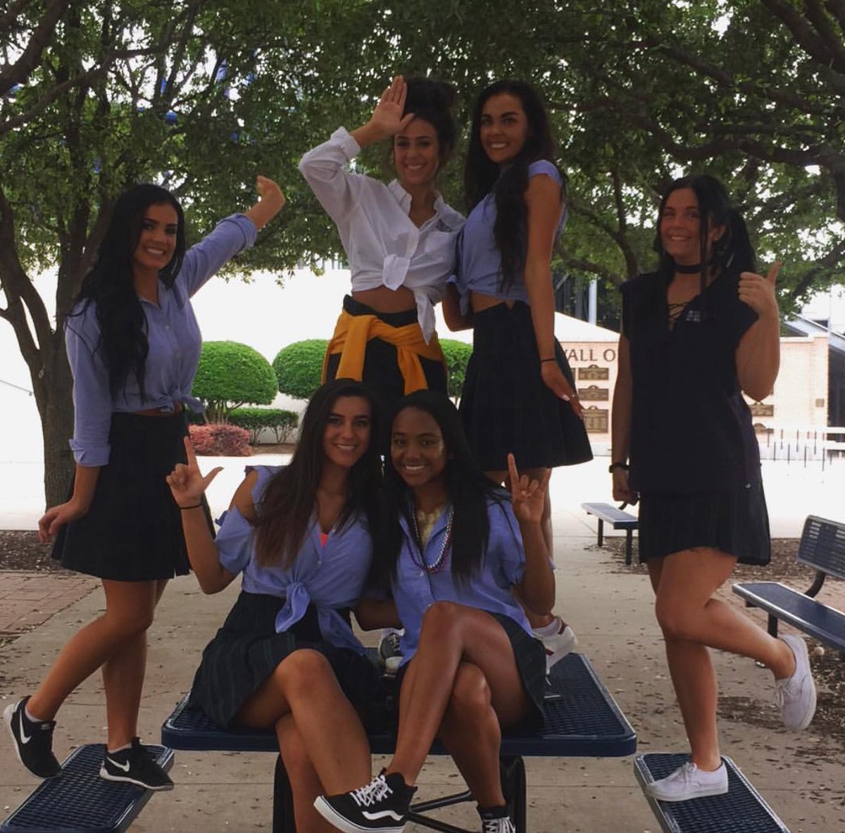 katiee_kizer's tweet photo. Last day🎉🎓 https://t.co/tzNURHuy3A