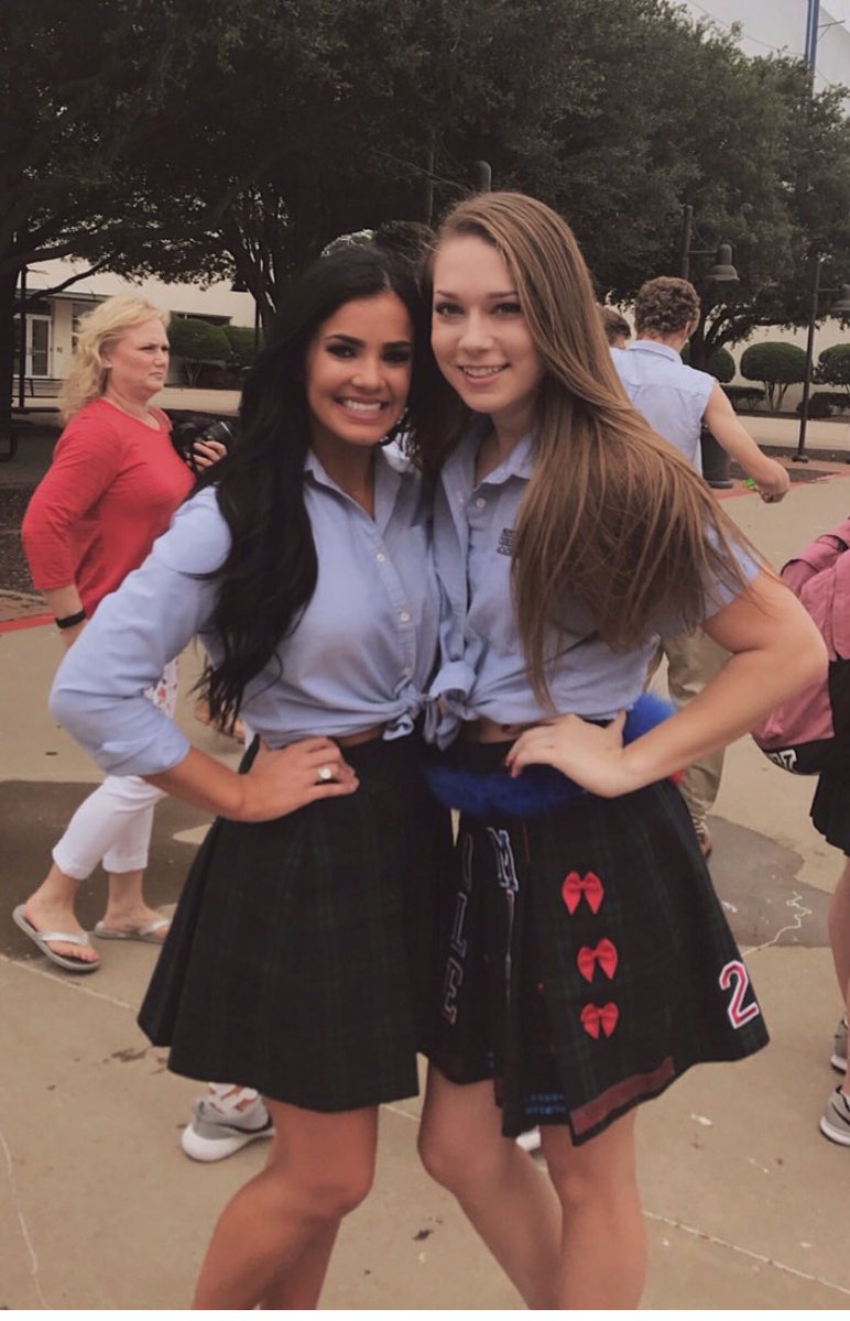 katiee_kizer's tweet photo. Last day🎉🎓 https://t.co/tzNURHuy3A