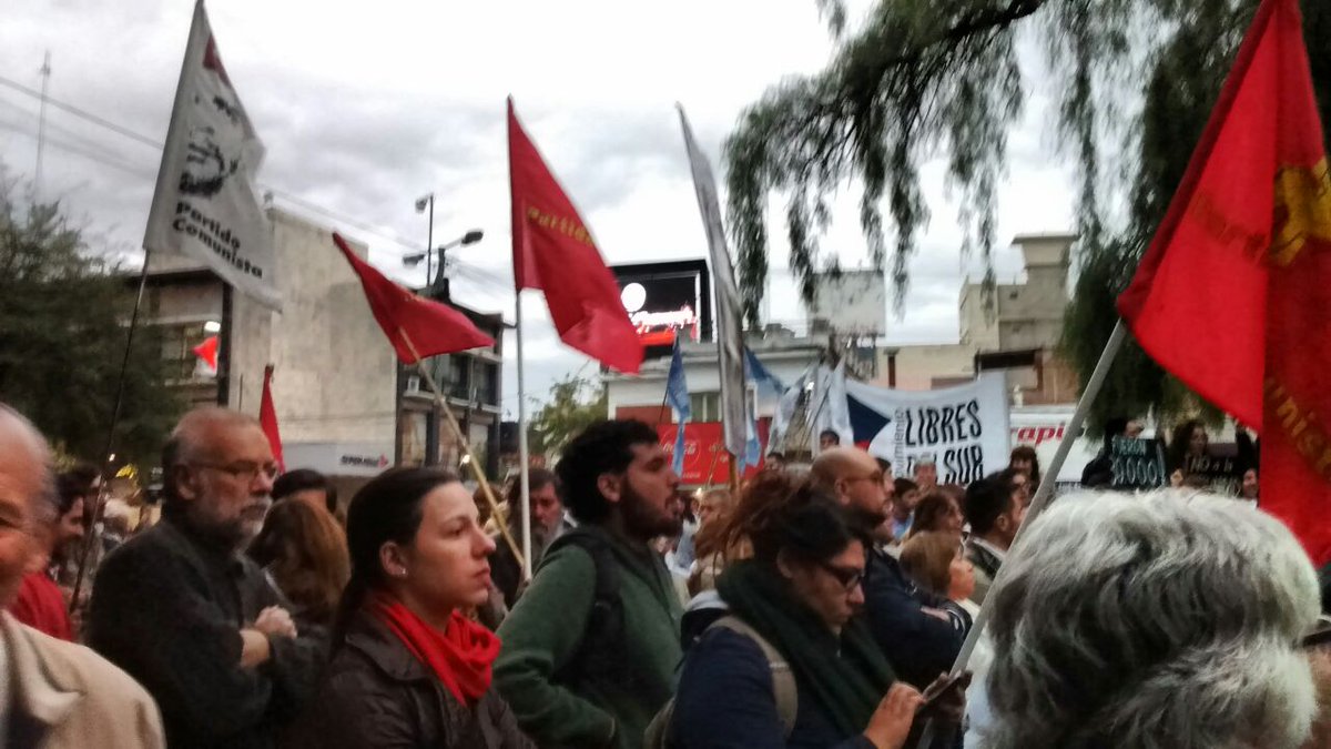 Pechegaray's tweet photo. En todo el país nos movilizamos para decir #NoAl2x1ALosGenocidas #NiOlvidoNiPerdon
#NuncaMasUnGenocidaSuelto https://t.co/BJydZFA9q7