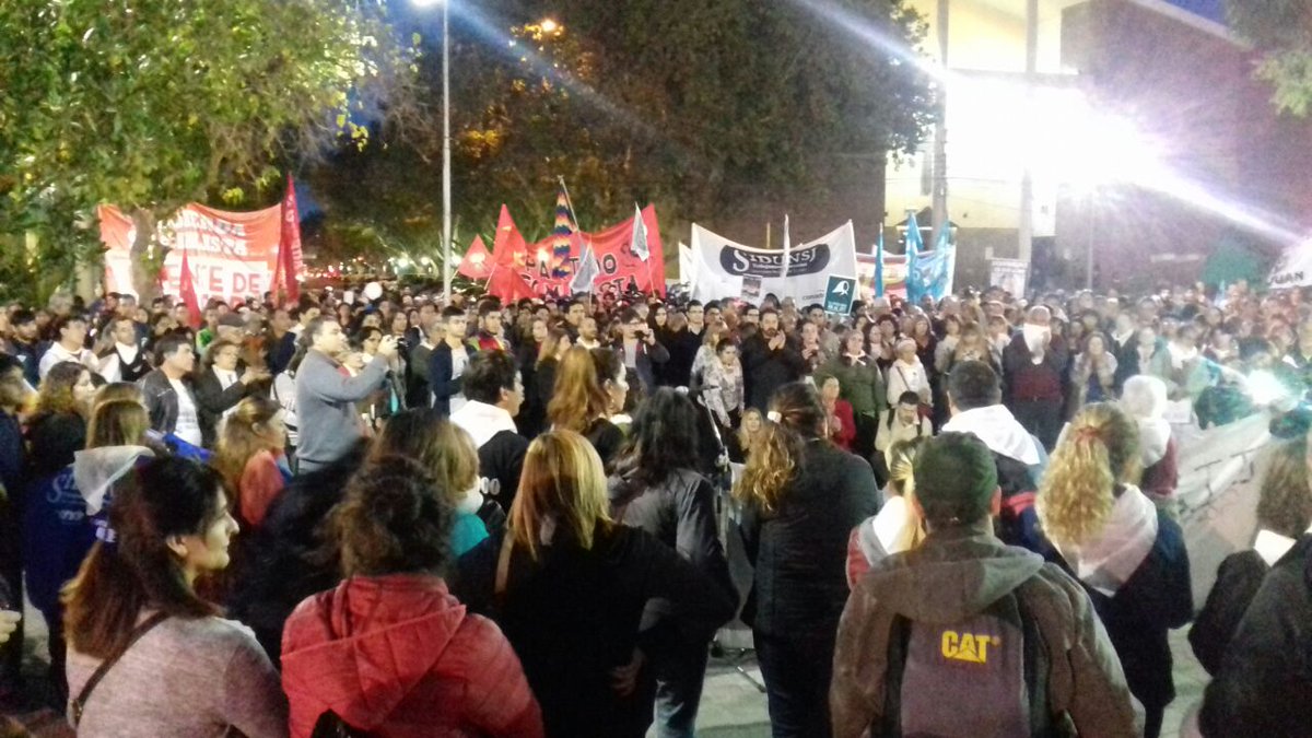 Pechegaray's tweet photo. En todo el país nos movilizamos para decir #NoAl2x1ALosGenocidas #NiOlvidoNiPerdon
#NuncaMasUnGenocidaSuelto https://t.co/BJydZFA9q7
