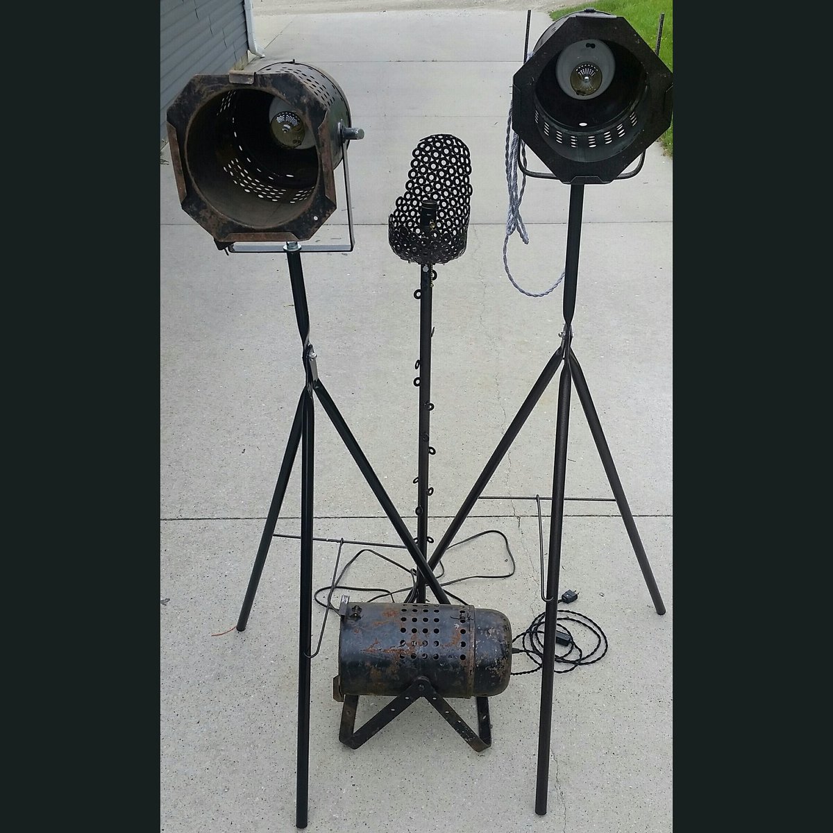 metalinginart's tweet photo. Last 4 lamps completed. 1 abstract and 3 from repurposed PAR64 light assemblies. #upcycle #reclaimed #furniture #metalart #lighting #par64 https://t.co/SDFgNccfac